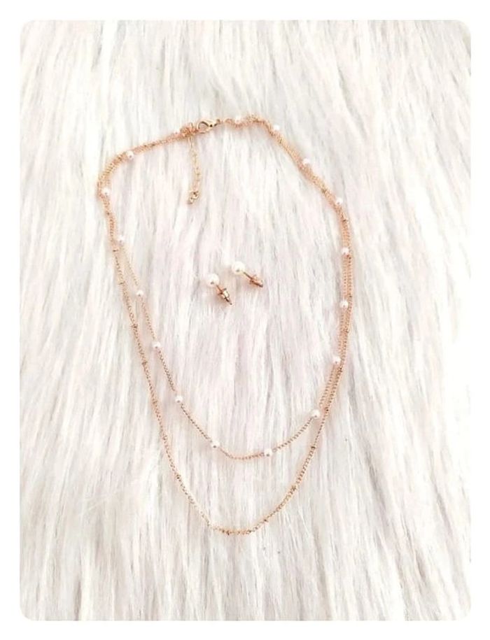 Parure collier chaîne double rang + boucles d'oreilles en métal coloris or et perles blanches - photo numéro 4