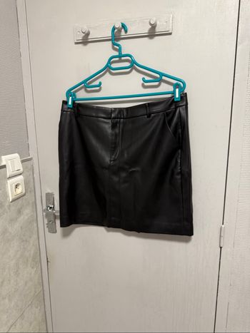 Jupe en similicuir taille 46