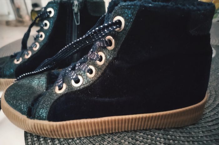 Très jolies chaussures avec lacets pailleté "Kiabi" très peu portées - photo numéro 2