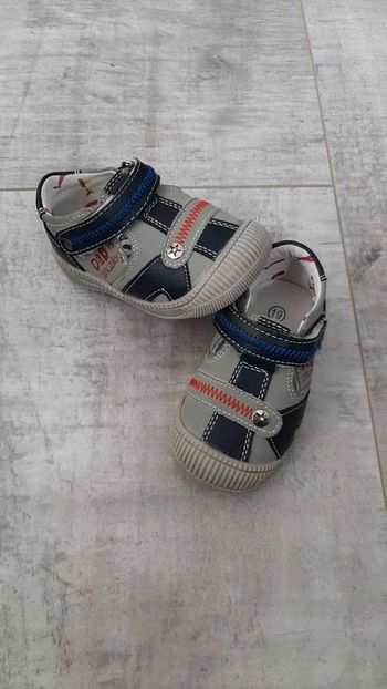 Chaussures avec scratchs