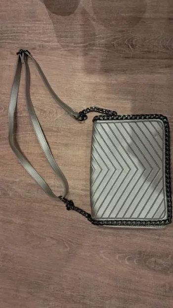 Pochette bandoulière argentée