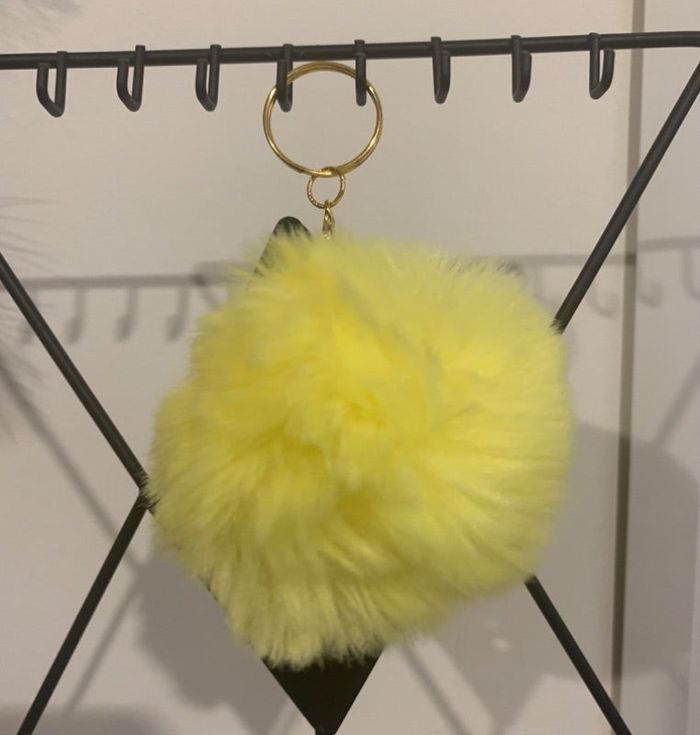 Porte-clés ou bijoux de sacs pompons en fausse fourrure