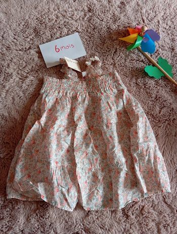 Robe neuve 6 mois