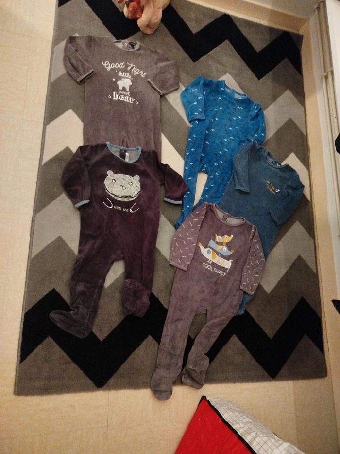 Lot de pyjamas