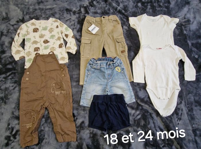 Lot  vêtements 18 et 24 mois