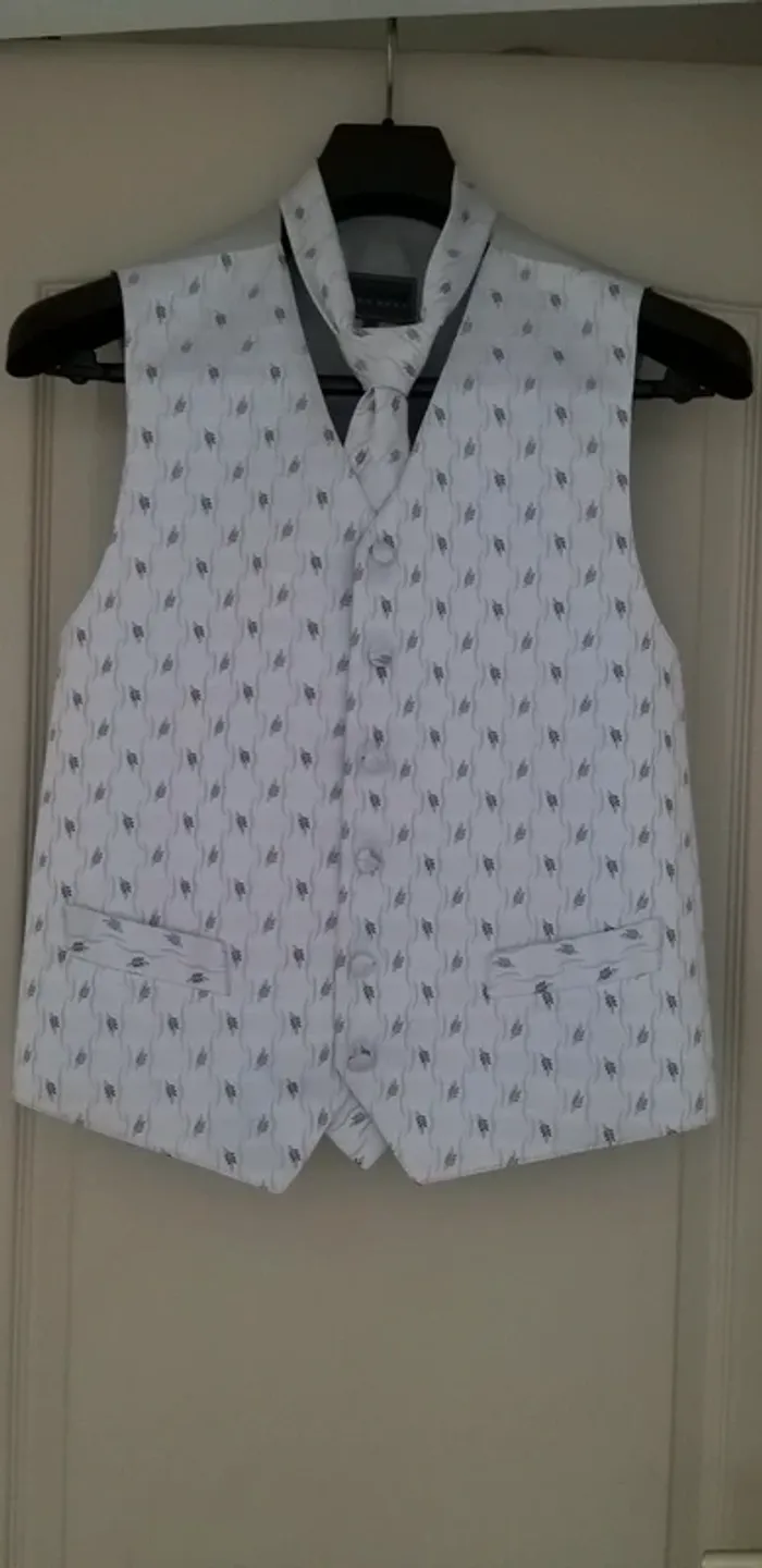 Gilet et cravatte Olly Gan