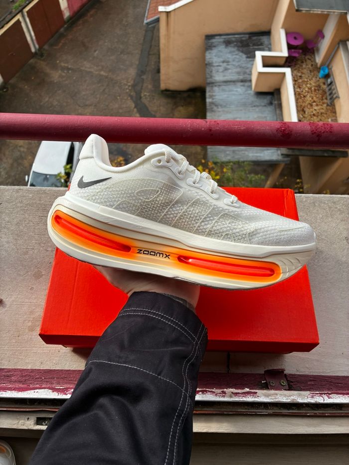 Nike Vomero Premium Sail/Coconut Milk/Total Orange/Black - Taille 42 - Neuves - photo numéro 2