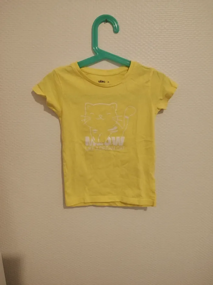 T-shirt chat neuf taille 4 ans