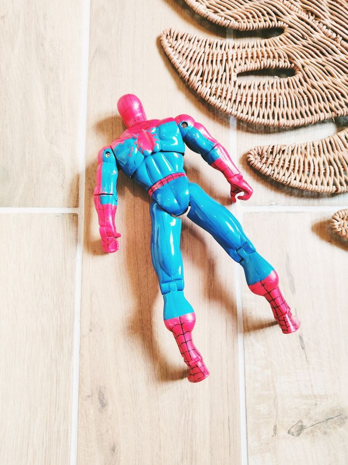 🦟 Spider-man grande figurine articulée Avengers Marvel année 1997marque Toy biz vintage - photo numéro 3