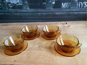 Tasses à thé vereco et soucoupes duralex 