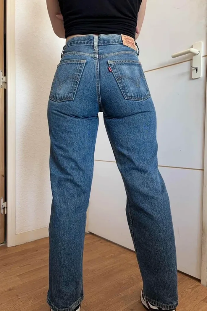 Jean Levi’s 550 femme Relaxed Fit Bleu stonewashed délavé Rare modèle US W27 L29 S/36 2000s - photo numéro 2