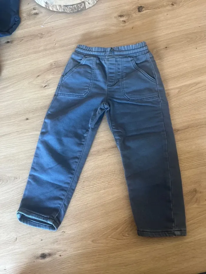 Pantalon garçon.