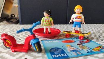 Enfants avec vélo et skate PLAYMOBIL complet (sans boîte)