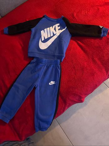 Vend ensemble jogging Nike