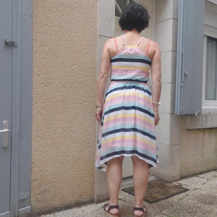 Jolie robe 12/14 ans - photo numéro 3