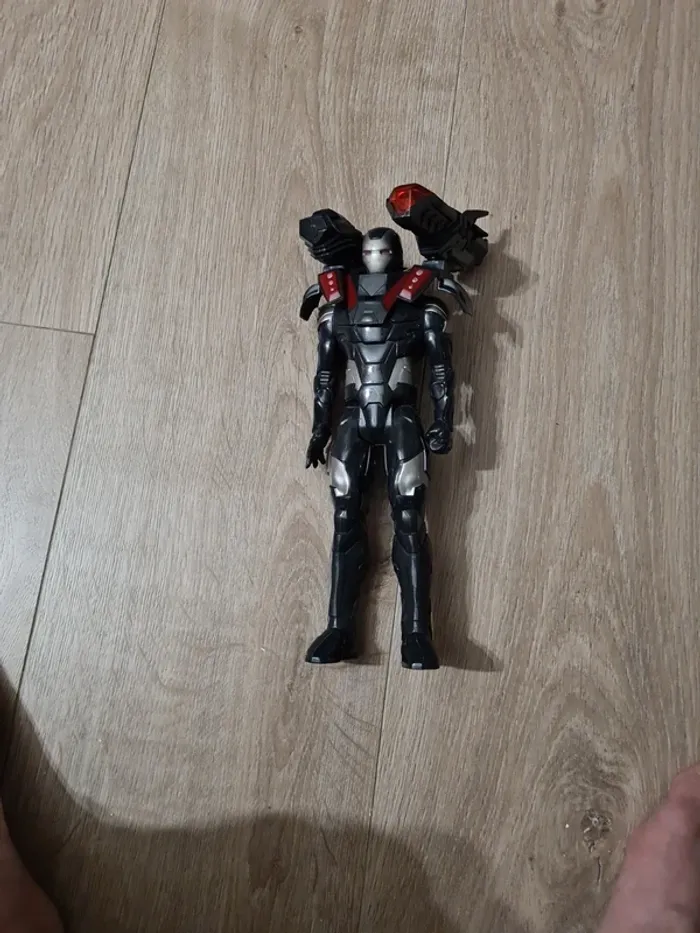 Figurine avengers marvel war machine