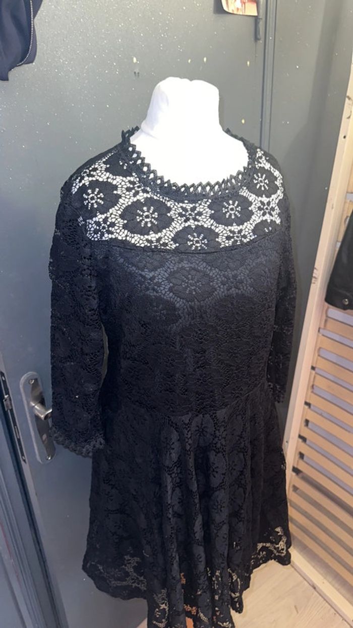 Superbe robe noire dentelle, Manoukian, taille 40 - photo numéro 2