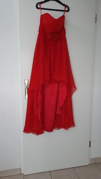 Robe courte devant et longue derrière