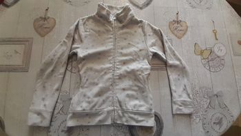 Veste polaire blanche motif étoiles grises