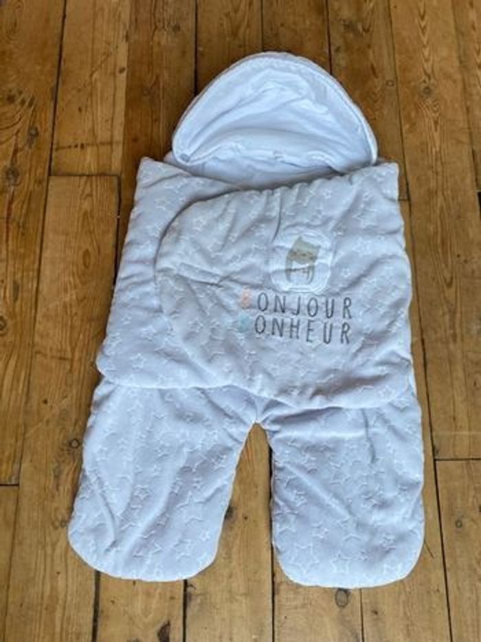 Nid de naissance en velours doux avec jambes, sécurité auto - photo numéro 9