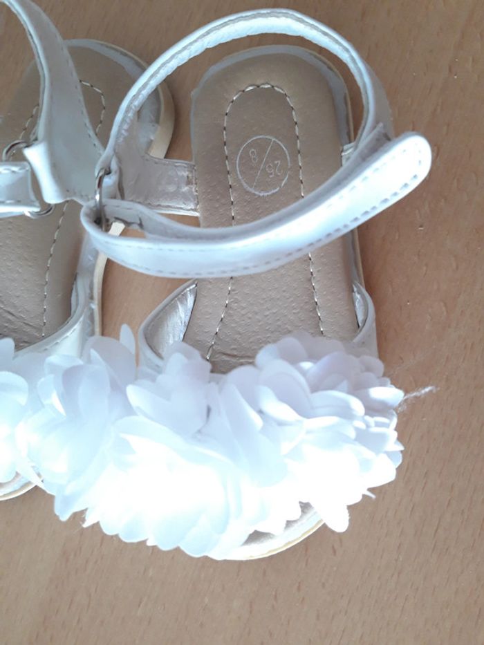 Sandales clignotantes fille pointure 25 - photo numéro 4