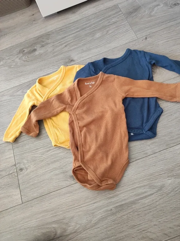 Lot body taille 56 - photo numéro 2