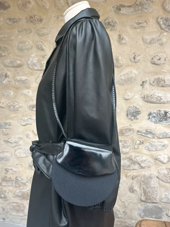 Giovanni - Petit sac arrondi besace bandoulière vintage noir côtelé brillant - photo numéro 4