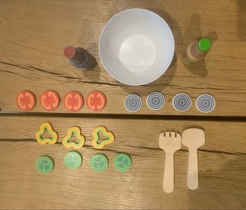 Ensemble saladier avec ces couverts et ses condiments en bois 20 pièces