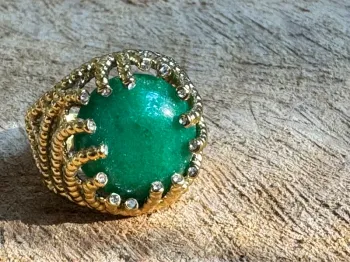 Bague habaha Paris acier inoxydable or pierre verte cristaux blancs
