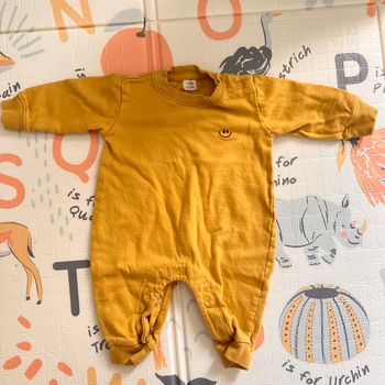 Combinaison jaune 4 a 6 mois 68cm