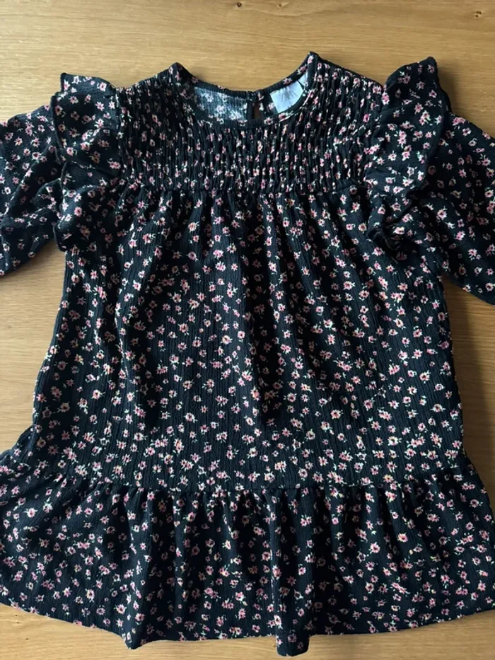 Robe ML fluide noire avec petites fleurs roses 🌸 - Taille 4 Ans - photo numéro 5