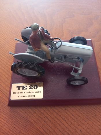 Tracteur te 20 avec support 