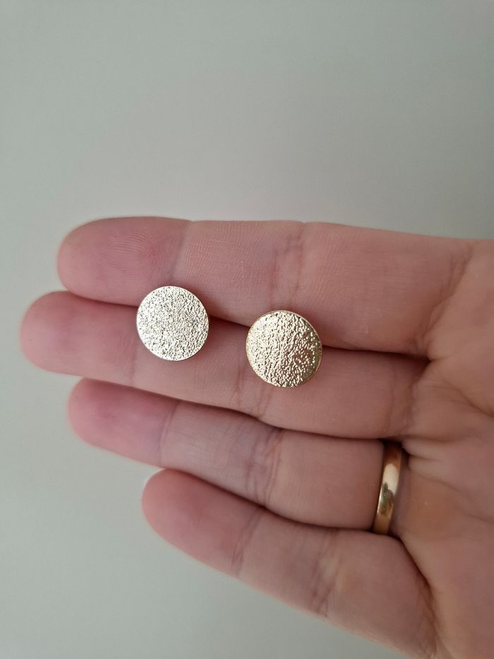 Boucles d’oreilles plates