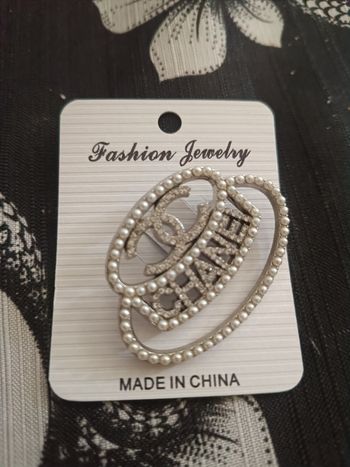 Broche