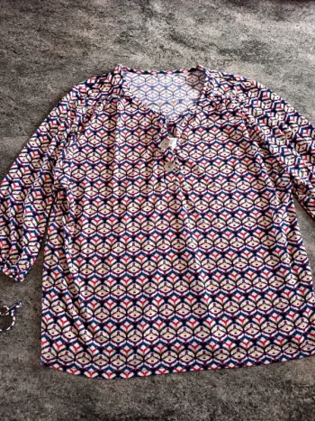 Blouse taille 6 sans marque