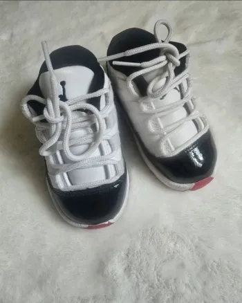 Basket Jordan taille 21
