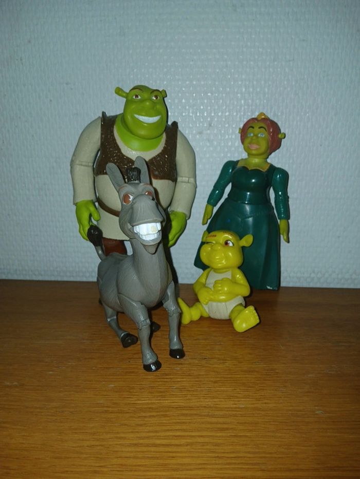 Lot personnages shrek articulé ( sauf le bébé )