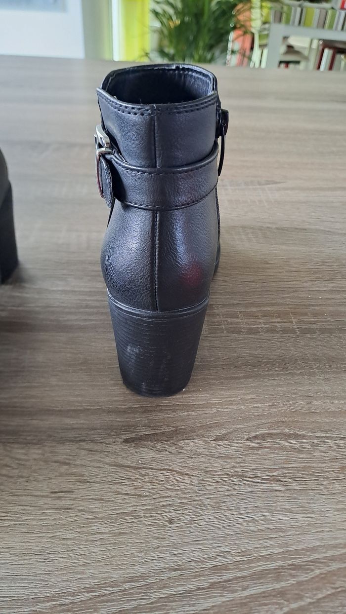 Jolie paire de bottines - photo numéro 3