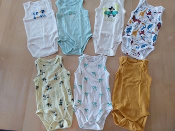 Lot de 7 bodys bébé 9 mois sans manches