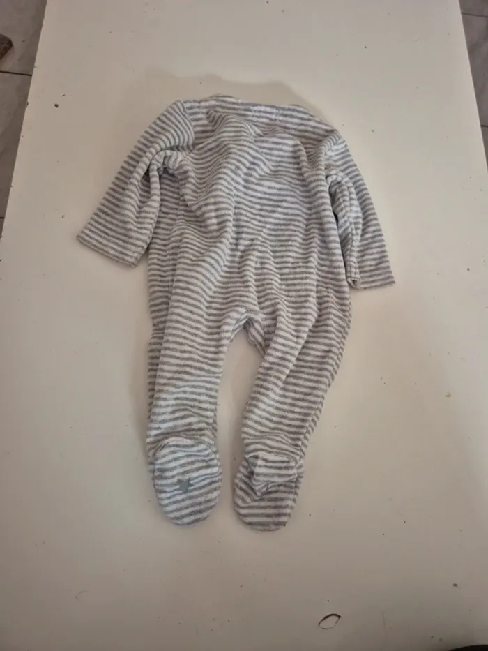 Pyjamas 1 mois - photo numéro 3