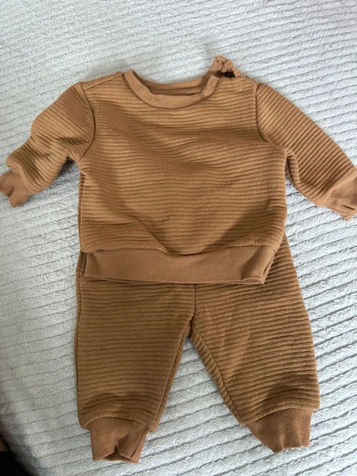 Ensemble de jogging marron