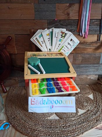 Jouet vintage Fisher price school days desk tbe