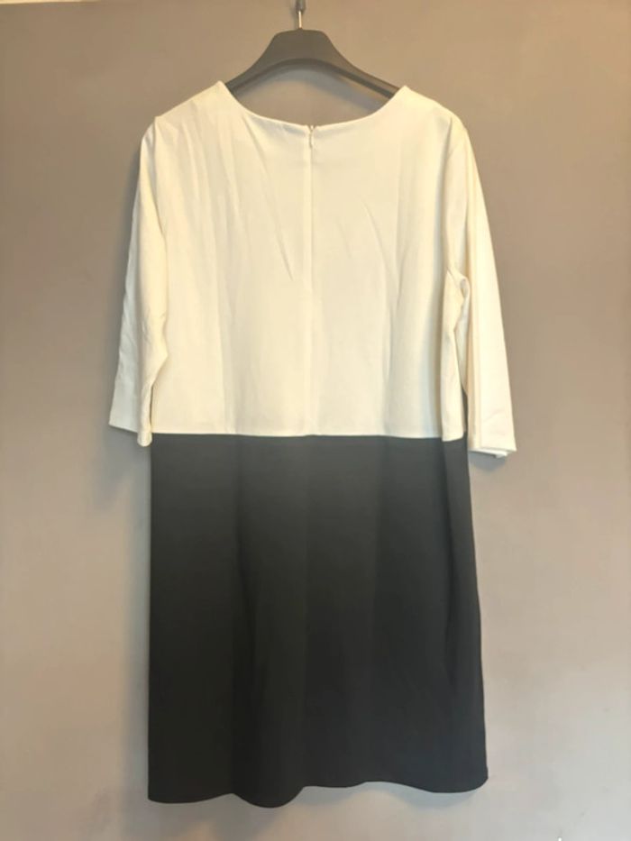 Robe noire et blanche 44/46 - photo numéro 3