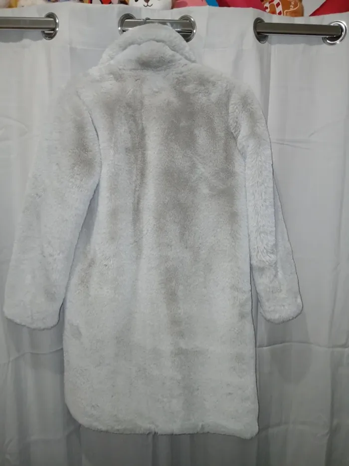 🩷 Manteau en fausse fourrure gris clair  taille Xs – Look d’hiver élégant. - photo numéro 6