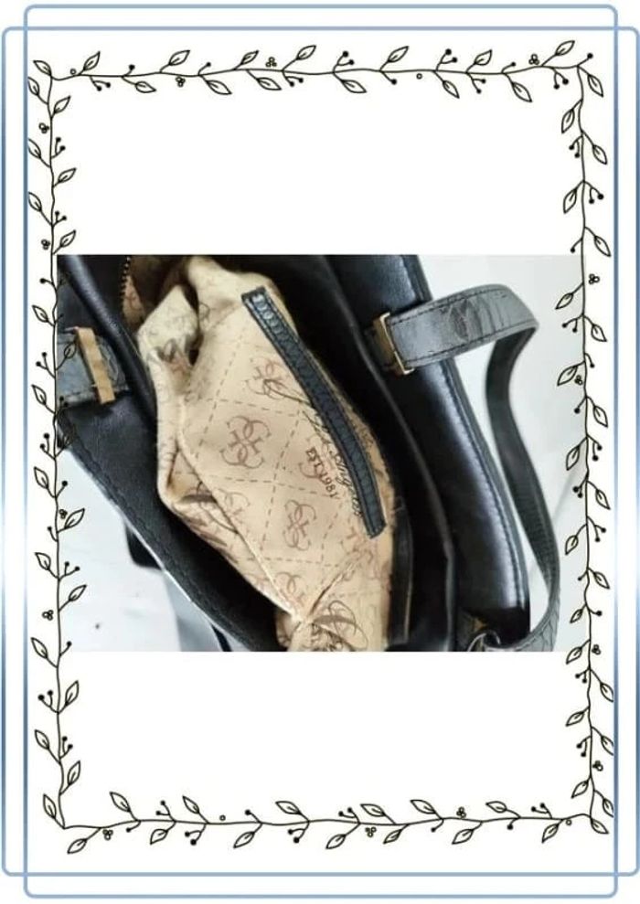 Sac à main Guess, usé dans les coins et quelques autres petits défauts, 33x20cm - photo numéro 7