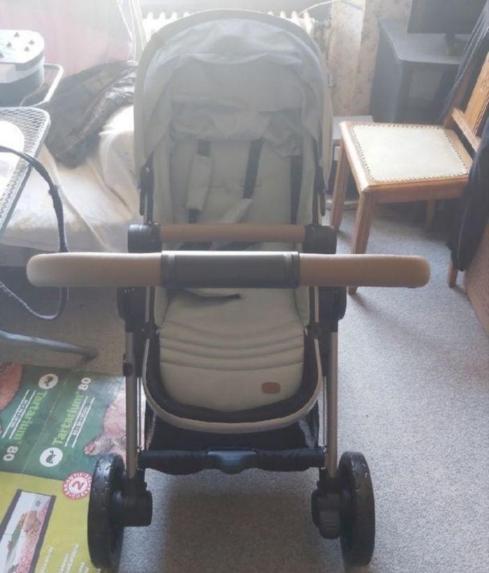 Poussette CHICCO Trio + base ISOFIX