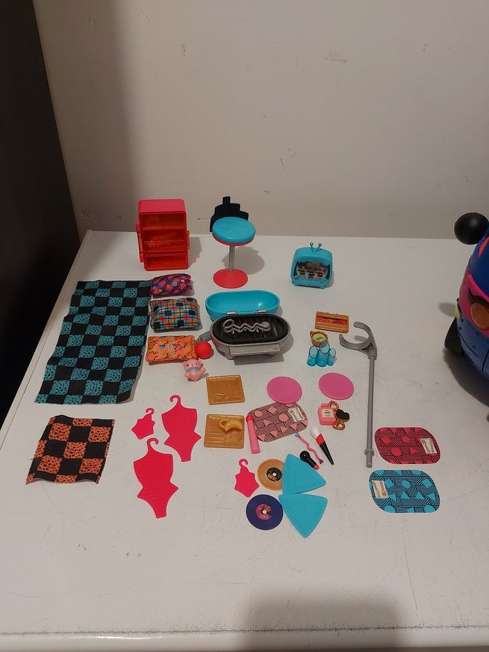 Camping car lol surprises  avec accessoires - photo numéro 7