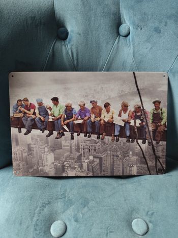 Plaque métal ouvriers rockfeller center neuve 20x30cm