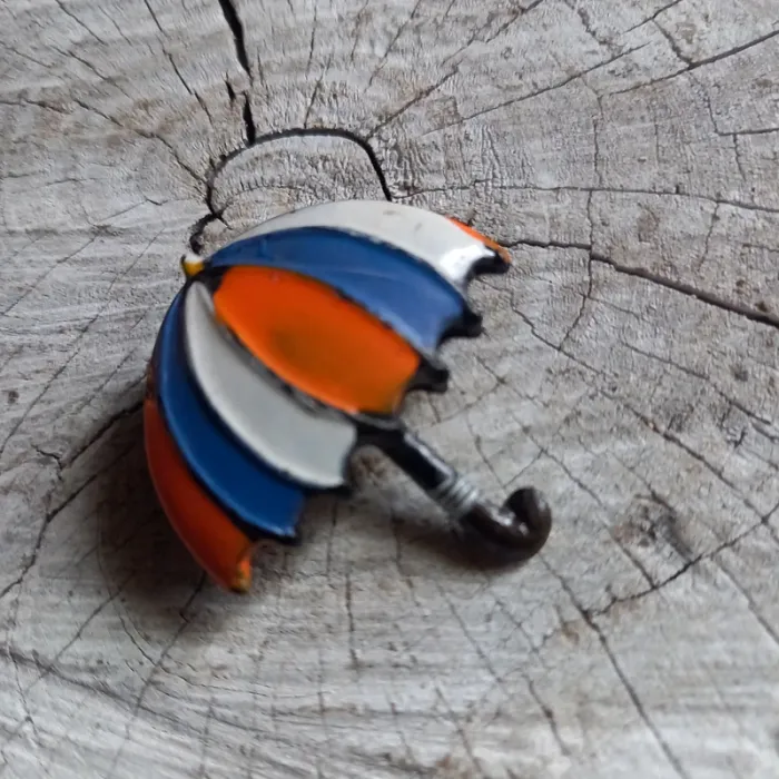 Broche vintage colorée parapluie