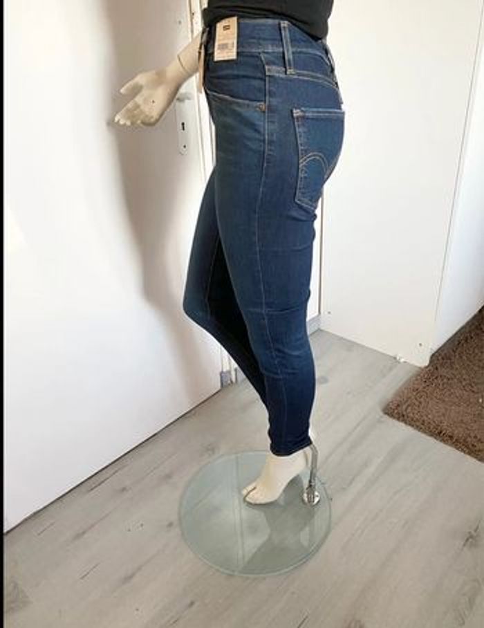 Jean Levi’s Mile High Super Skinny – Taille 27/32 – Bleu moyen – Neuf avec étiquette - photo numéro 9